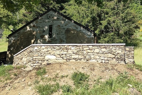 Sichtbare Natursteinmauer