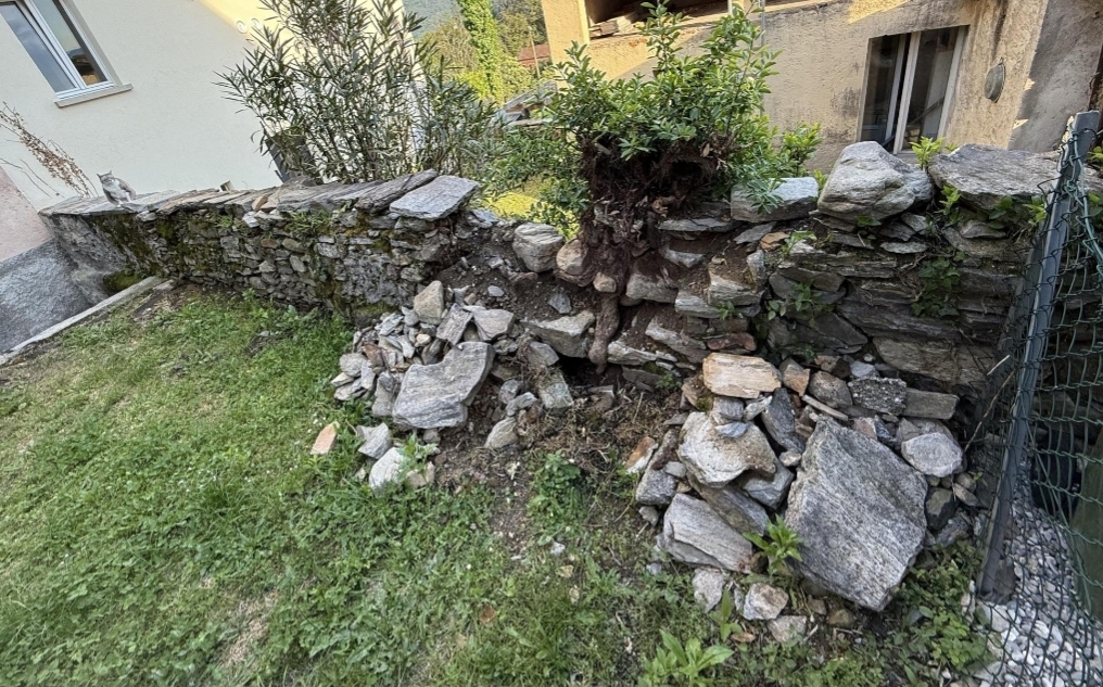 Muro a secco — stato iniziale del cantiere