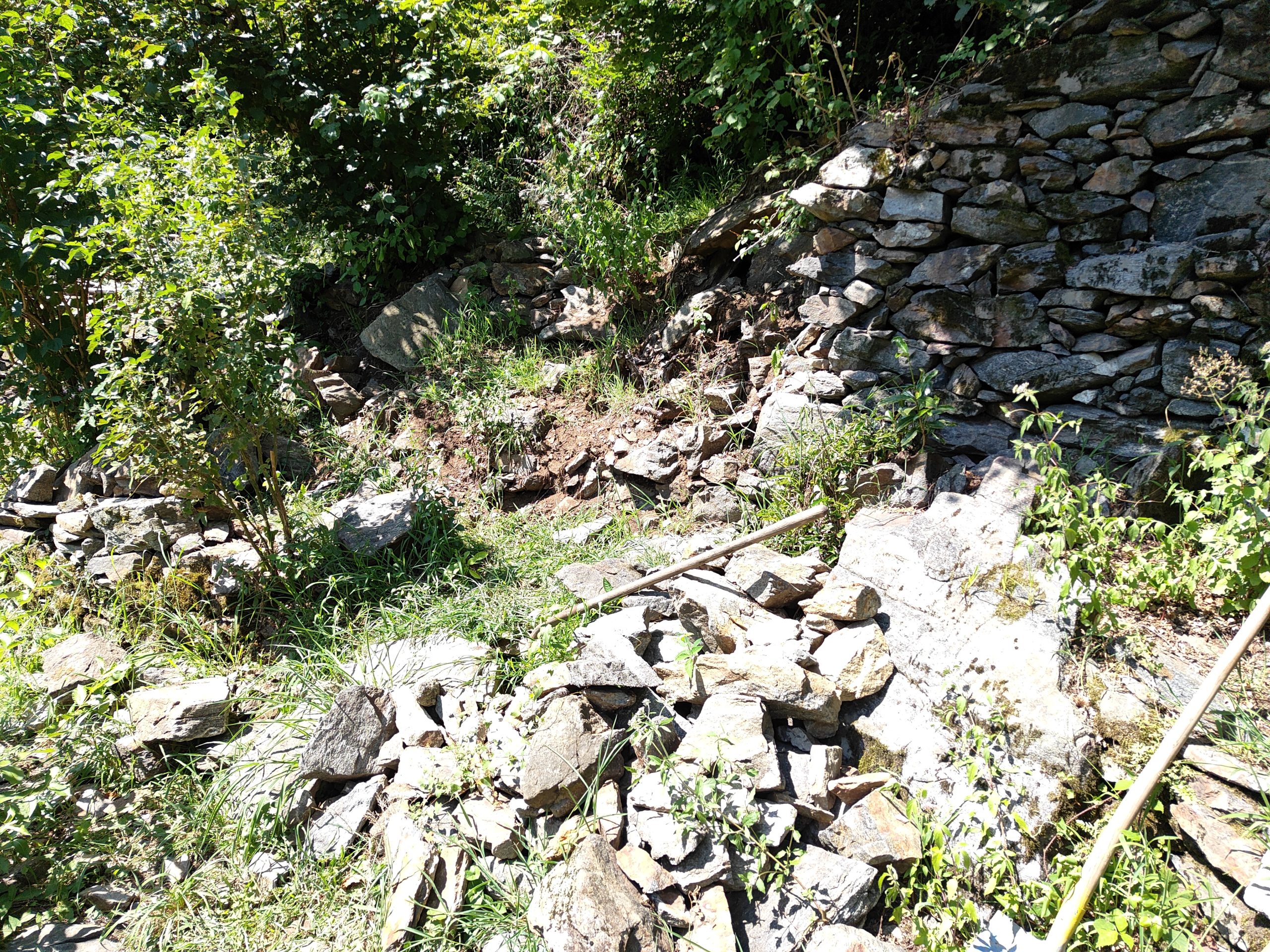 Muro a secco a Iragna — prima dei lavori